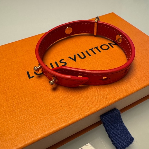 Louis Vuitton Red Leather Monogram Flower Bracelet NWOT - Picture 4 of 4